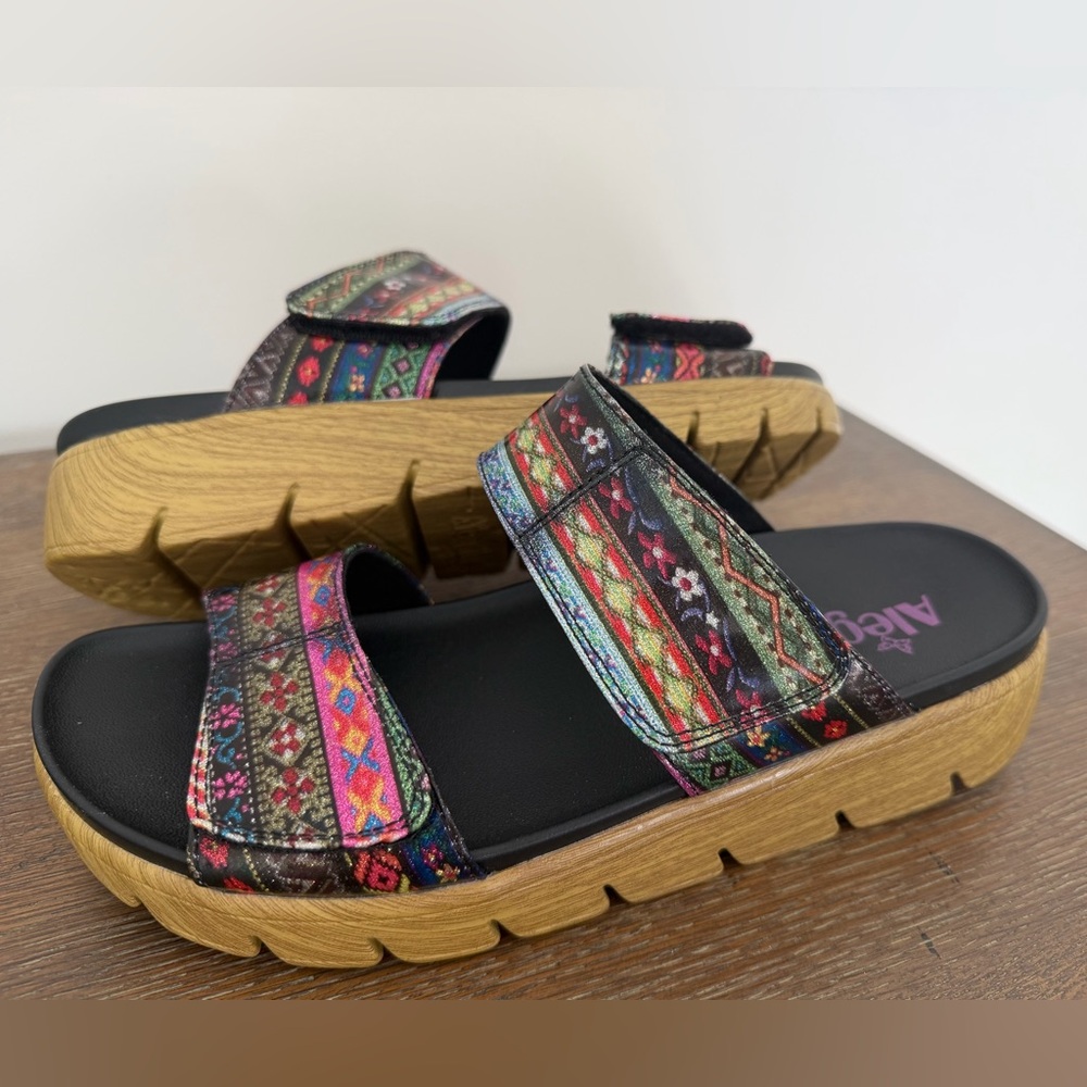 New-Algeria slip on -Len Flower sandals in a 39-8.5 - Picture 5 of 8